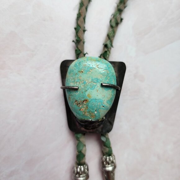 VINTAGE Southwestern Bolo Tie Green Turquoise‎ Stone Braided Leather Silver - Picture 3 of 8